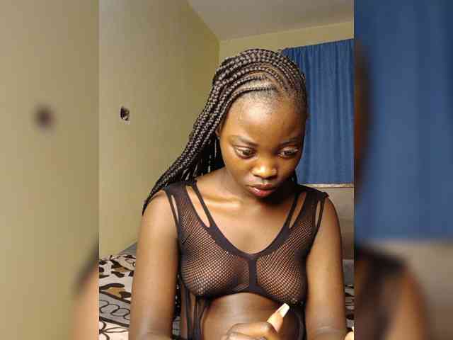 Hotpetite555 webcam