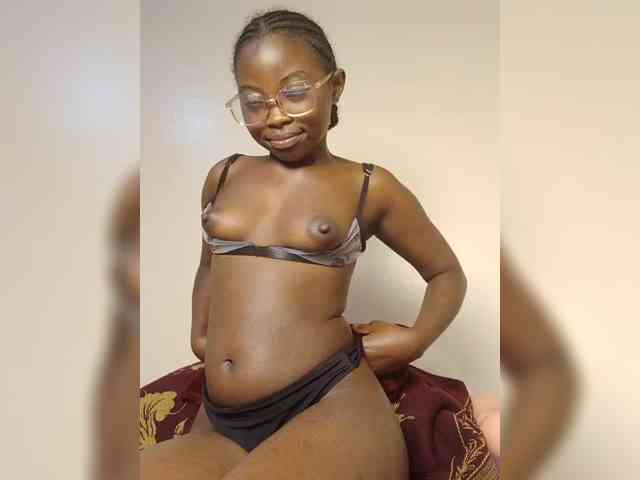 Hotpetite555 webcam