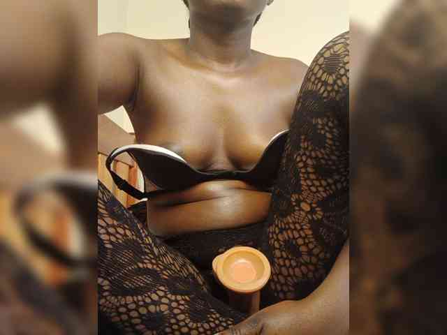 Hotpetite555 webcam