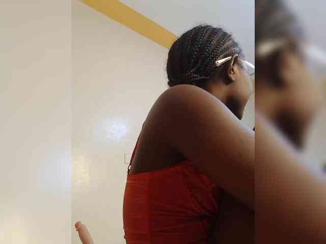 Hotpetite555 webcam