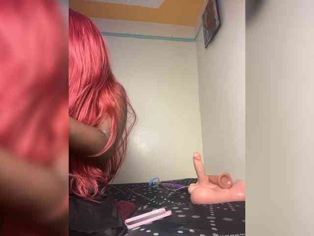 Hotpetite555 webcam