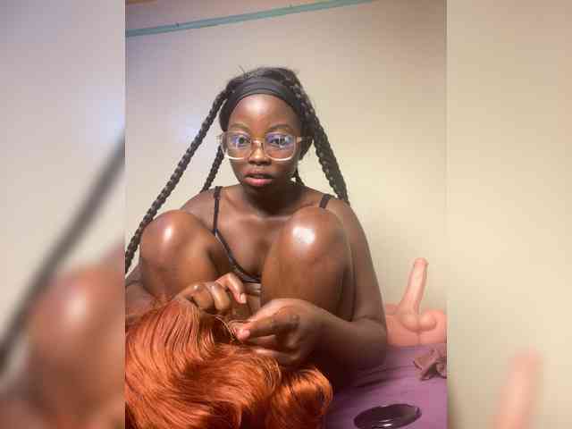 Hotpetite555 webcam