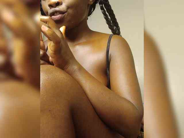Hotpetite555 webcam