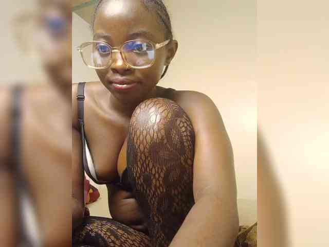 Hotpetite555 webcam