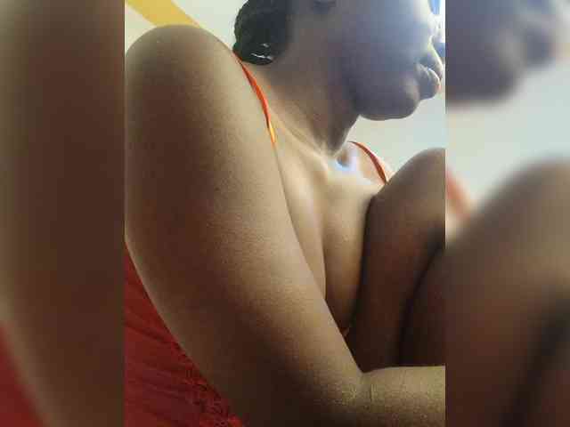 Hotpetite555 webcam