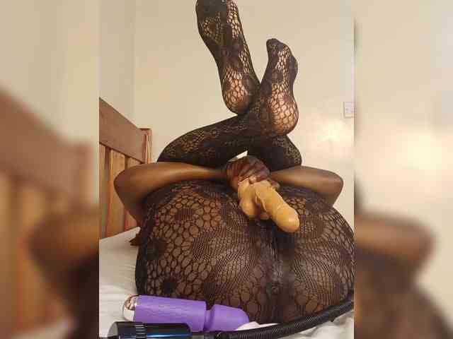 Hotpetite555 webcam