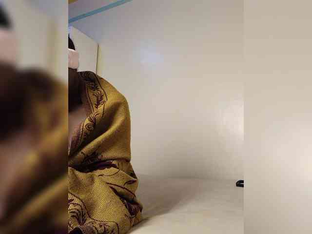 Hotpetite555 webcam