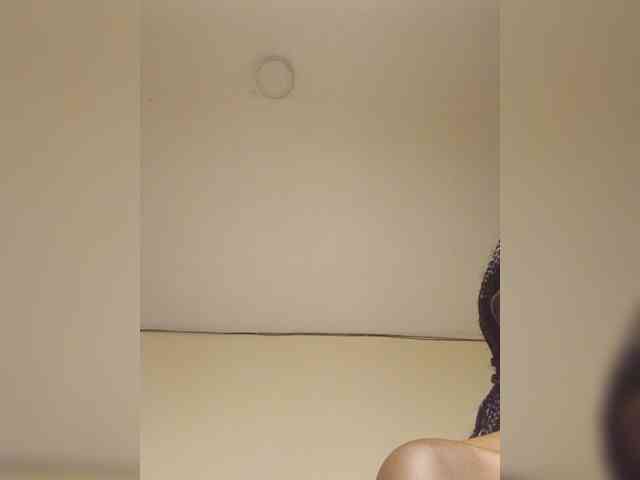 Hotpetite555 webcam
