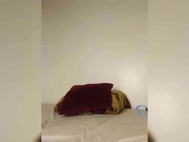 Hotpetite555 webcam