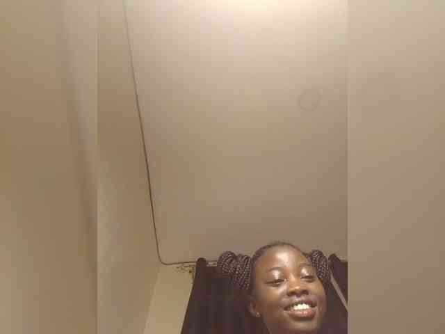 Hotpetitechic webcam