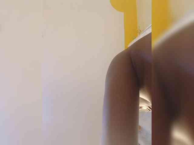 Hotpetite555 webcam
