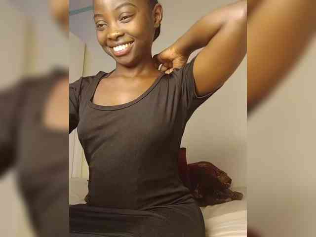 Hotpetite555 webcam