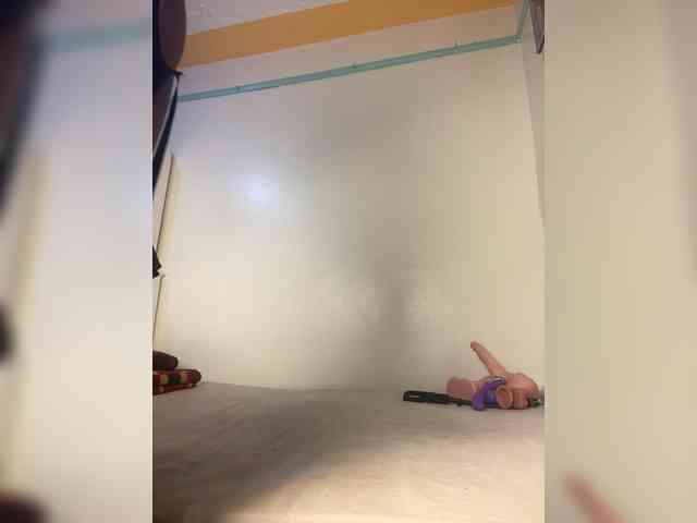 Hotpetite555 webcam