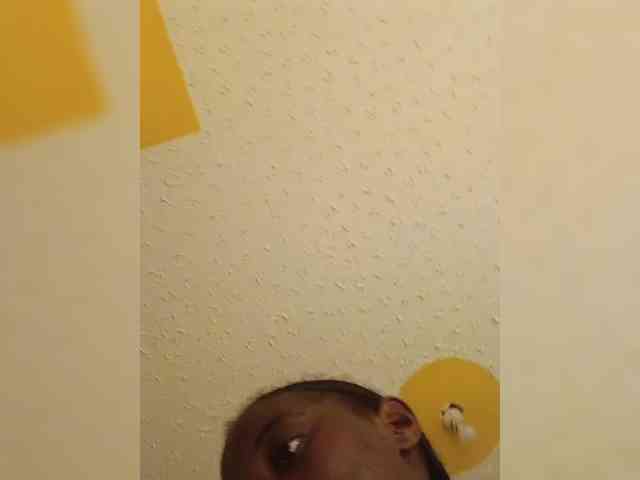 Hotpetite555 webcam