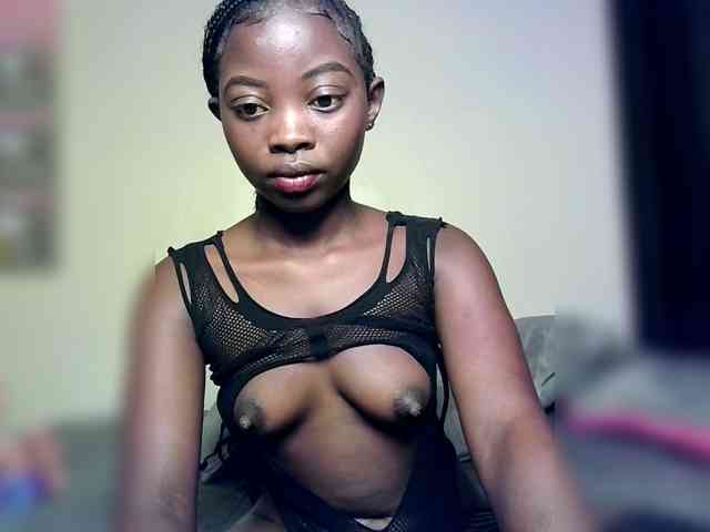 Hotpetite555 webcam