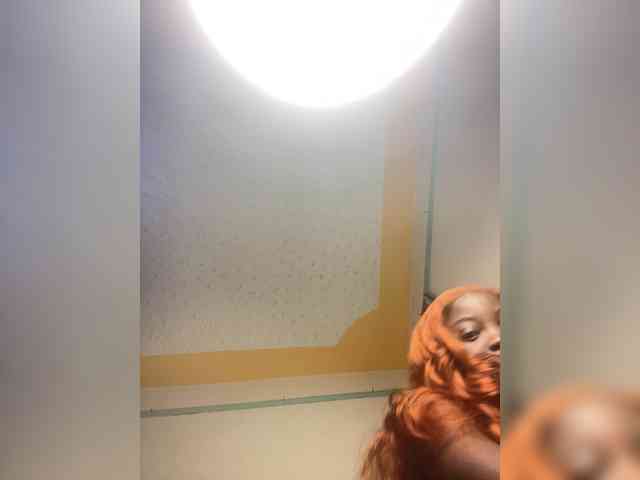 Hotpetite555 webcam