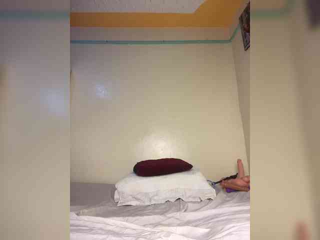 Hotpetite555 webcam