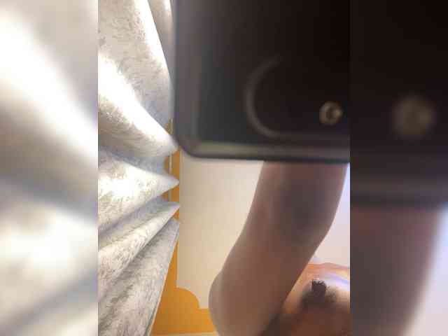 Hotpetite555 webcam