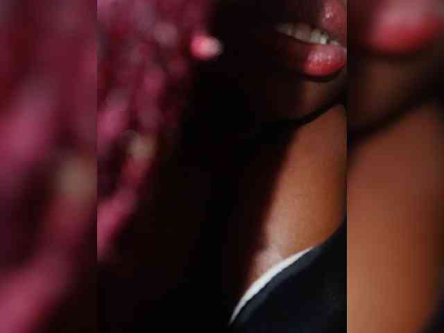 Hotpetite555 webcam