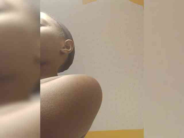 Hotpetite555 webcam