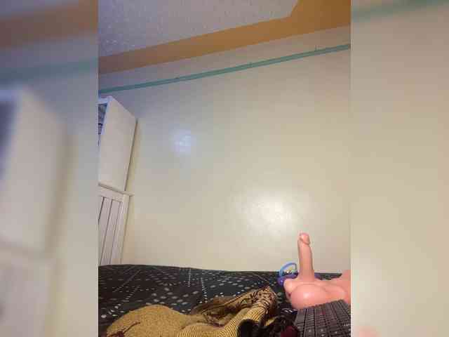 Hotpetite555 webcam