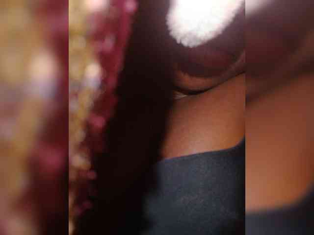 Hotpetite555 webcam
