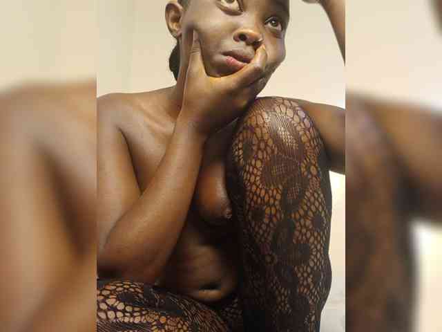 Hotpetite555 webcam
