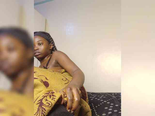 Hotpetite555 webcam