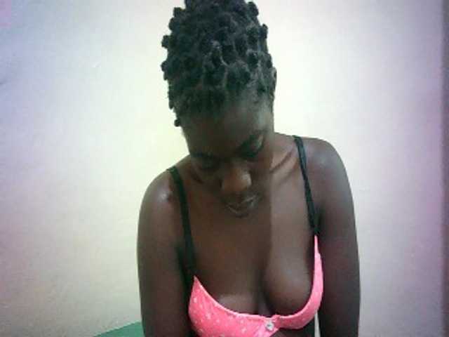 Petitelove live cam on BongaCams