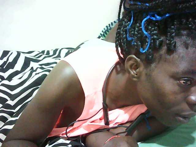 Petitelove live cam on BongaCams