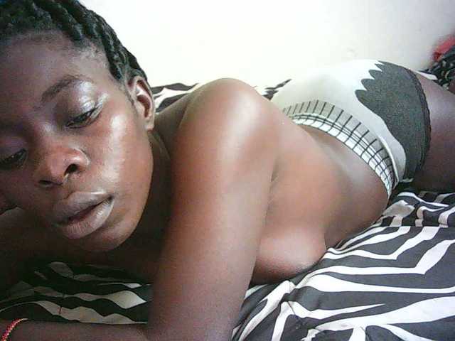 Petitelove live cam on BongaCams