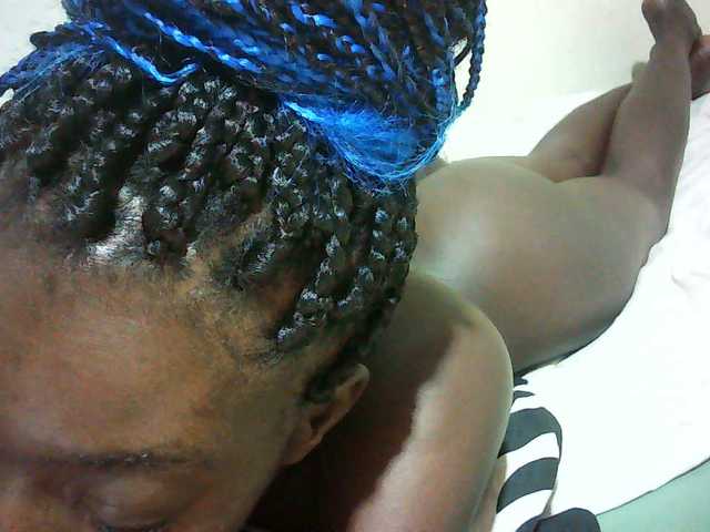 Petitelove live cam on BongaCams