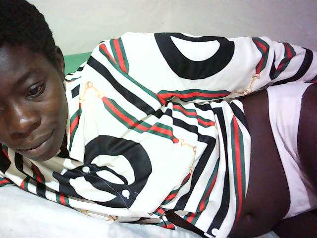 Petitelove live cam on BongaCams