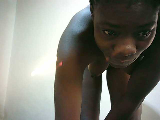Petitelove live cam on BongaCams