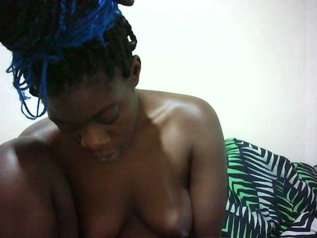 Petitelove live cam on BongaCams