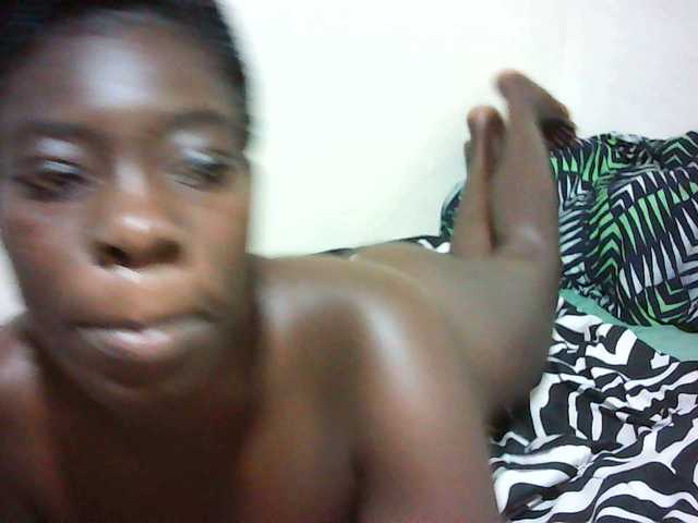 Petitelove live cam on BongaCams