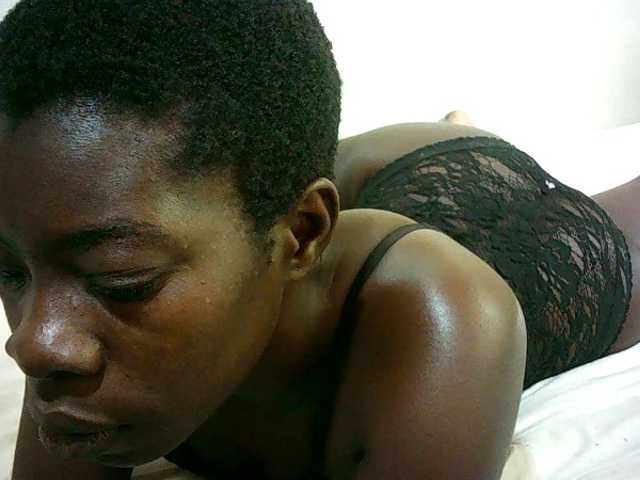 Petitelove live cam on BongaCams