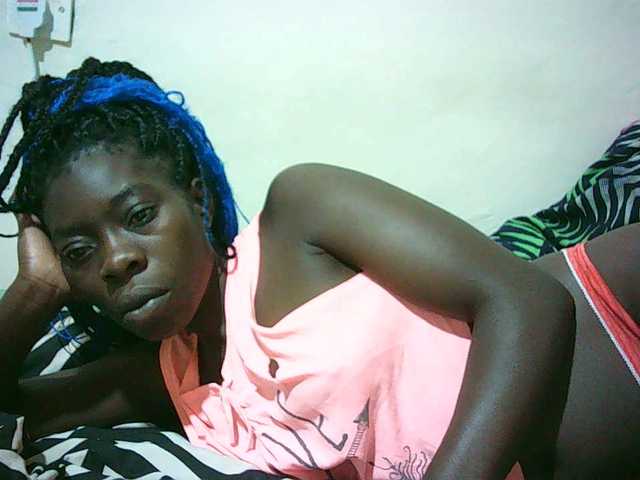 Petitelove Live Cam on BongaCams