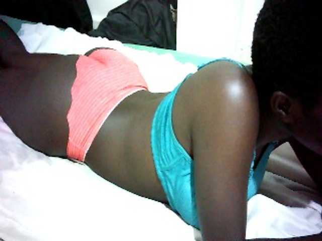 Petitelove live cam on BongaCams