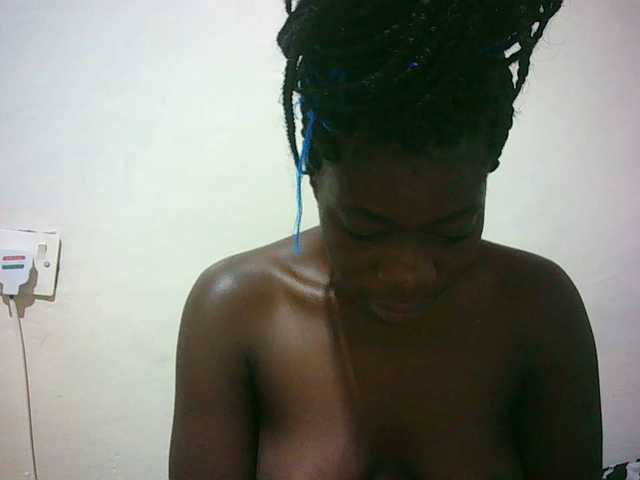 Petitelove live cam on BongaCams
