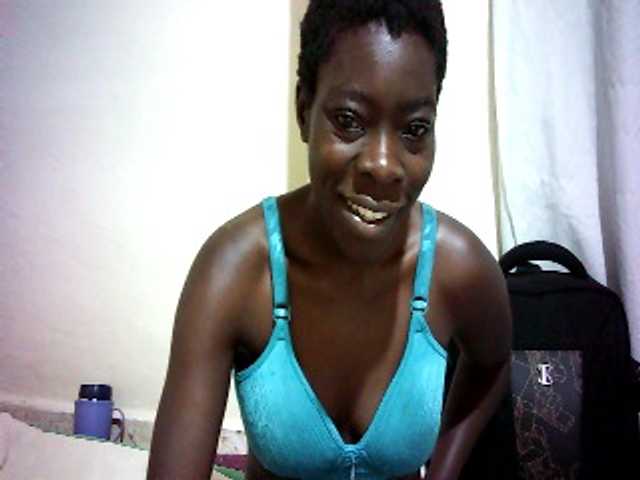 Petitelove live cam on BongaCams