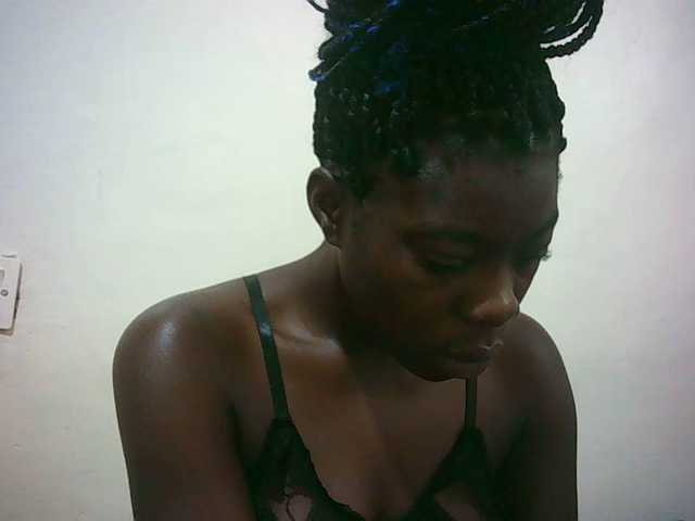 Petitelove live cam on BongaCams