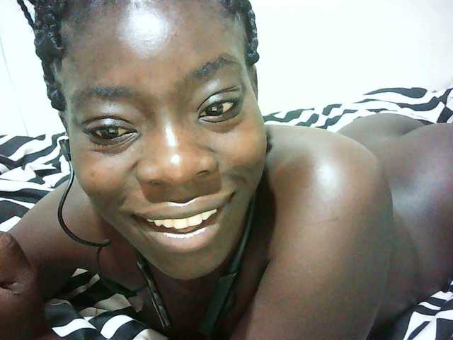 Petitelove live cam on BongaCams