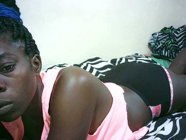 Petitelove live cam on BongaCams