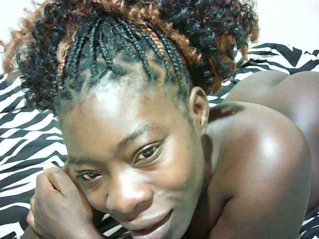 Petitelove live cam on BongaCams