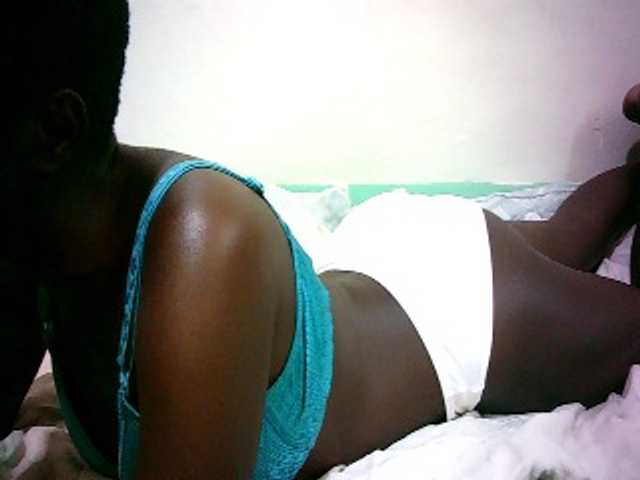 Petitelove live cam on BongaCams