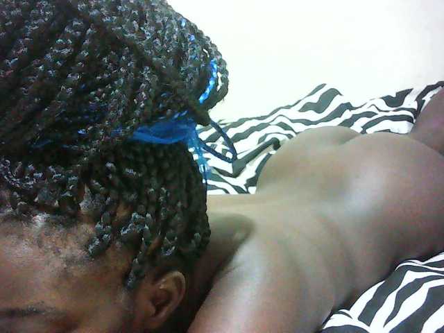 Petitelove live cam on BongaCams