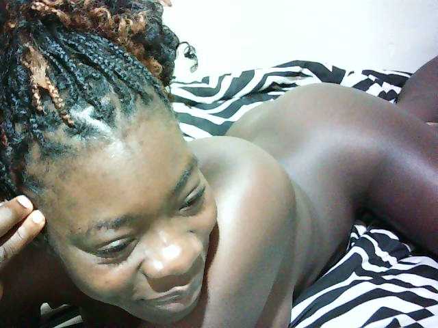 Petitelove live cam on BongaCams