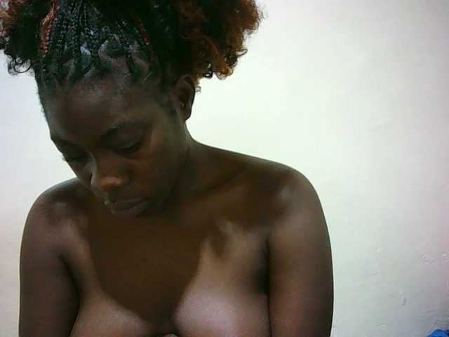 Petitelove live cam on BongaCams