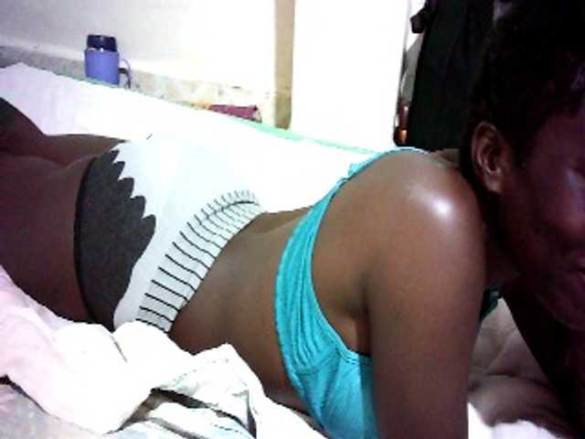 Petitelove live cam on BongaCams